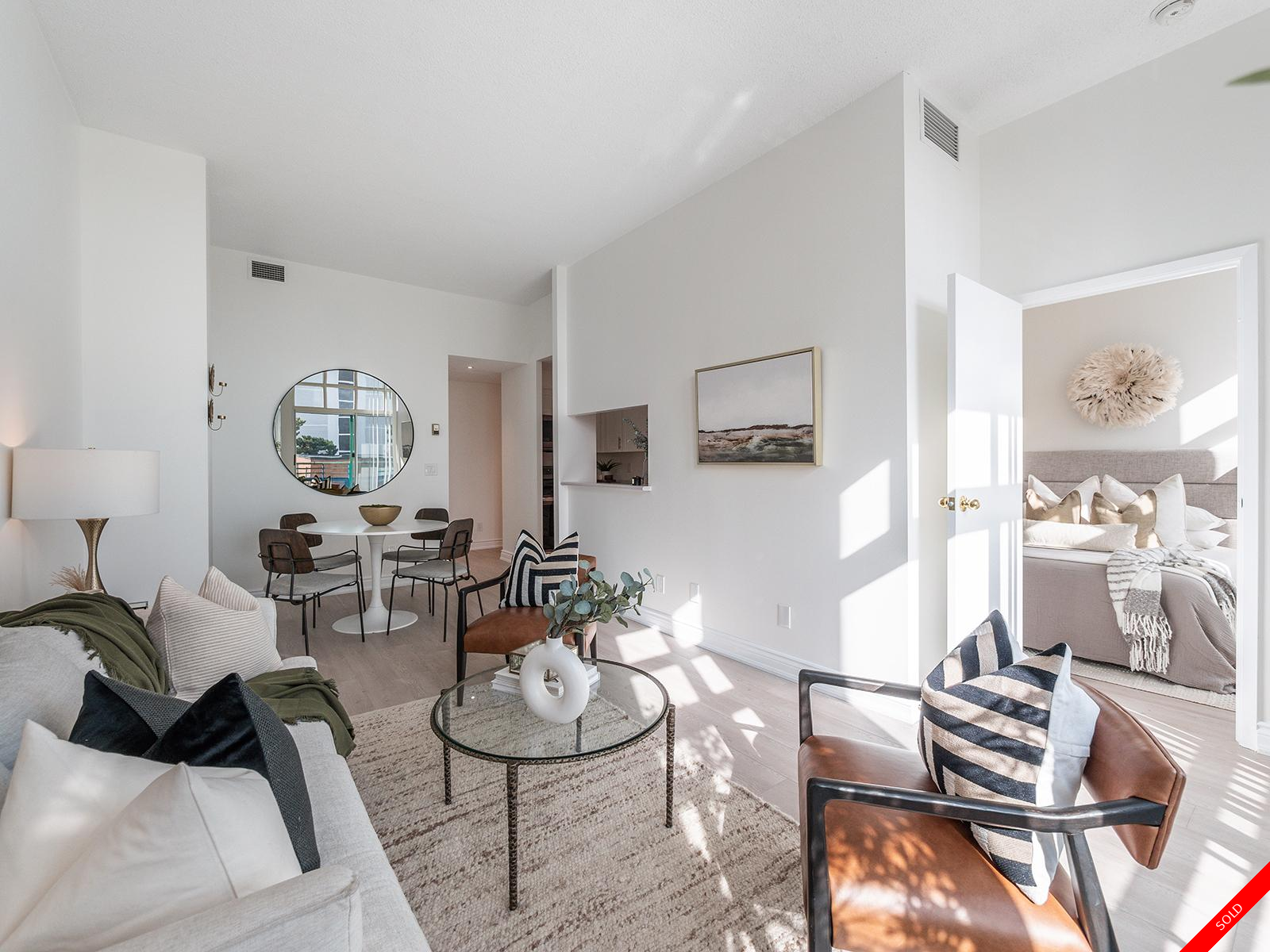 Davisville Village Condo for sale: The Phoenix 2 bedroom 862 sq.ft. (Listed 2022-08-18)